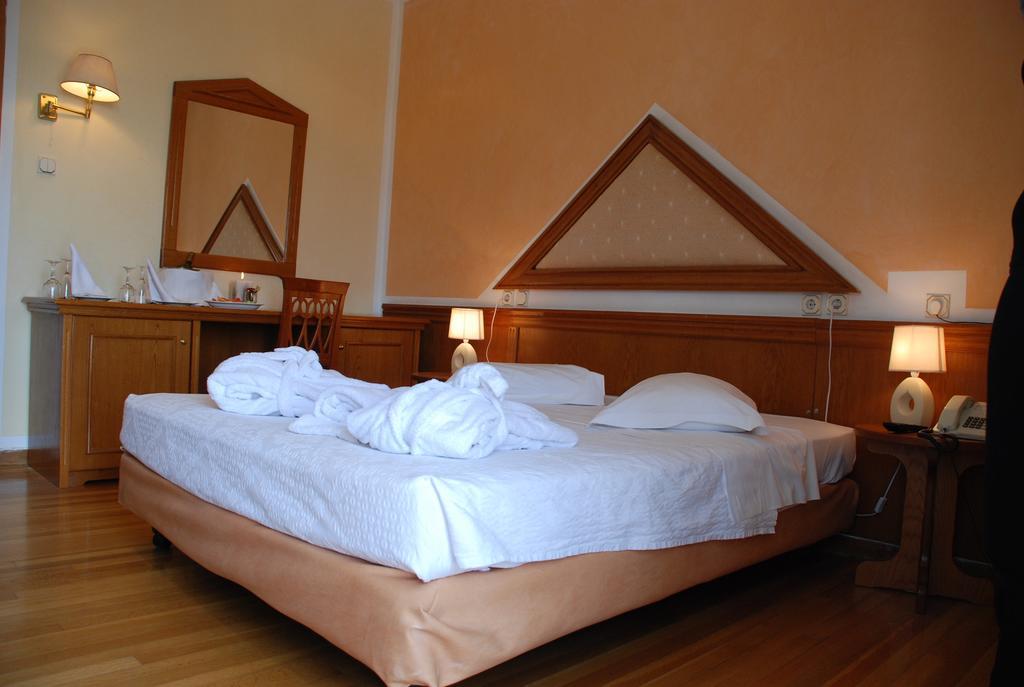Delphi Palace Room photo